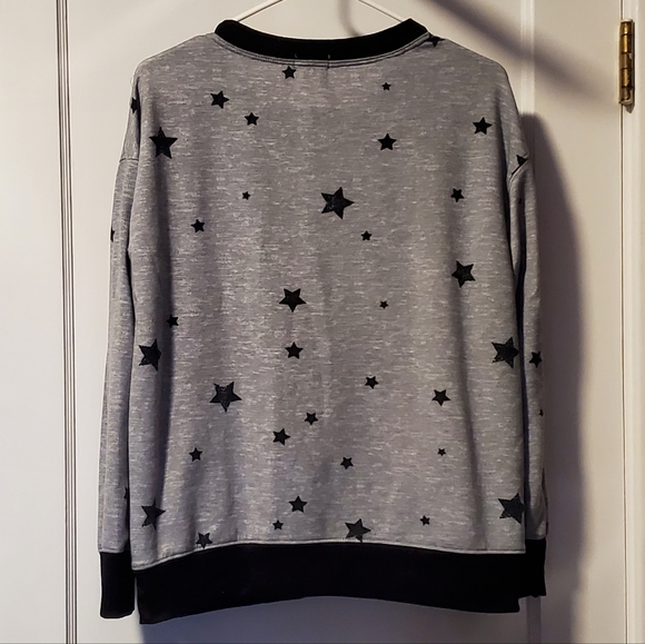 SPLENDID long sleeve gray sweater ringer w/ allover star pattern in gray - Picture 2 of 3
